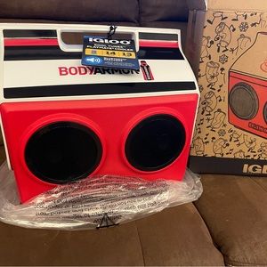 NIB Limited Edition WAWA Igloo Kool Tunes Bluetooth Cooler holds 26cans